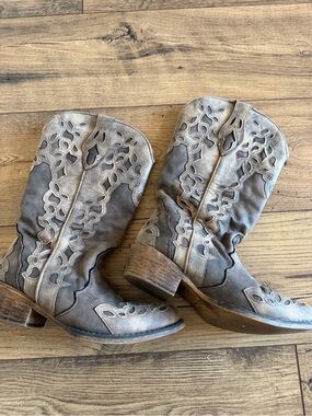Roper Women’s Western Boots – Distressed Brown with Cutout Detail – Size 6.5